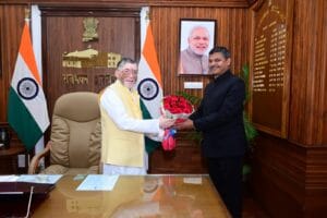 राज्यपाल संतोष कुमार गंगवार से मिले मुख्य सचिव श्री अविनाश कुमार 1 WhatsApp Image 2025 10 10 at 11.21.03 AM