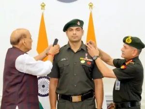 ओलिंपिक गोल्ड मेडलिस्ट नीरज चोपड़ा को टेरिटोरियल आर्मी में लेफ्टिनेंट कर्नल की मानद उपाधि 1 g32ao3oxoaa2zlm 1761121371