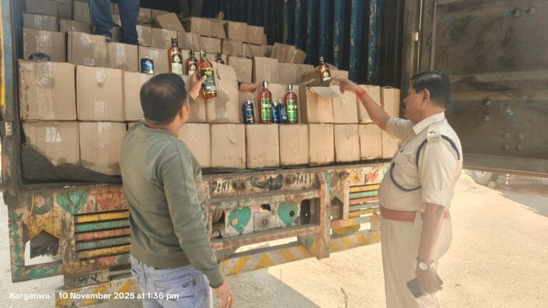 रांची के नामकुम से पुलिस ने अवैध शराब से भरा कंटेनर बरामद किया