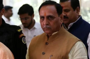 प्लेन हादसे में गवां चुके हैं सीएम, पूर्व सीएम और लोकसभा अध्यक्ष समेत कई नेता, जानिए कौन हैं 7 vijay rupani 1