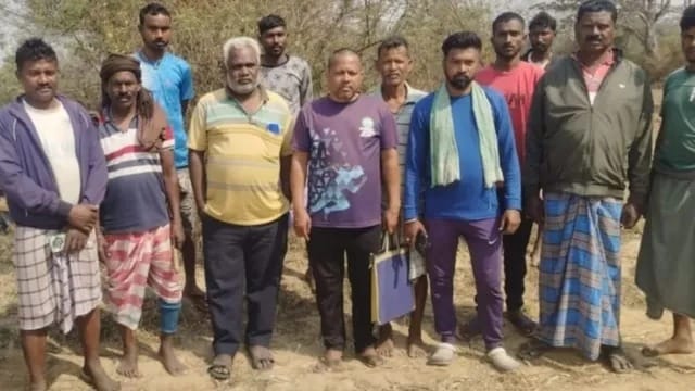 पूर्वी सिंहभूम के पोटका में अफवाह में फंसे डिजिटल क्रॉप सर्वेयर, ग्रामीणों ने बच्चा चोर समझ कर घंटों घेरा