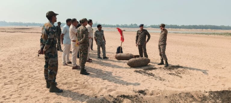 बहरागोड़ा में स्वर्णरेखा नदी तट पर मिले 227 किलो वजनी जिंदा बम को निष्क्रय करने में जुटी सेना