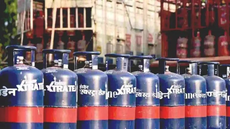 देश में कमर्शियल गैस सिलेंडर के दामों में भारी इजाफा, 993 रुपये महंगा हुआ LPG सिलेंडर