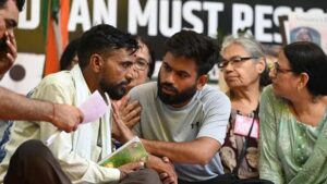 सोनम वांगचुक के अनशन खत्म करने की शर्त के बीच संसद मार्च आज, दिल्ली पुलिस की अनुमति नहीं, जंतर-मंतर पर भारी पुलिस बल 1 WhatsApp Image 2026 07 20 at 09.05.46