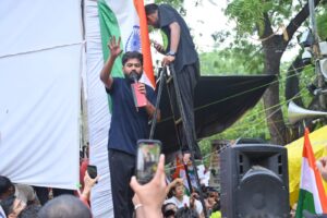 दिल्ली के जंतर-मंतर पर पुलिस ने संसद मार्च से रोका, प्रदर्शनकारियों पर रैपिड एक्शन फ़ोर्स का लाठीचार्ज 1 WhatsApp Image 2026 07 20 at 10.58.55