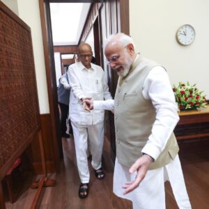 संसद में विपक्ष के विरोध प्रदर्शन के बीच पीएम मोदी और शरद पवार की हुई मुलाकात, सुप्रिया सुले भी रही मौजूद 1 WhatsApp Image 2026 07 22 at 11.52.57 1